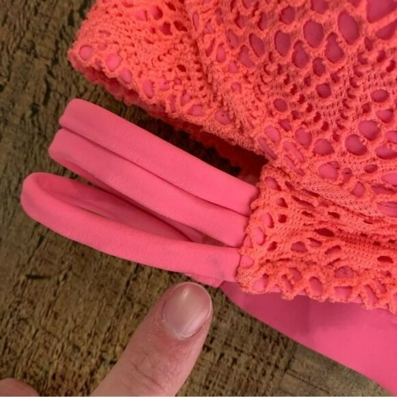 Tinibikini Swimwear women's size XS crocheted bikini top pink - Picture 5 of 7